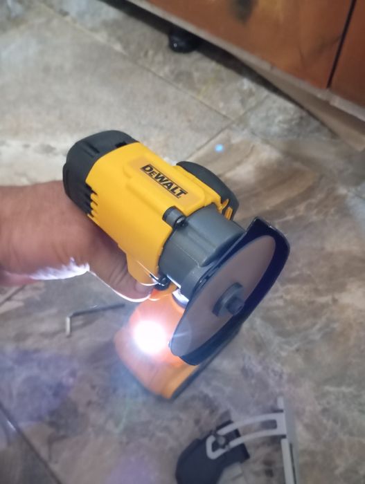 Mini flex dewalt cu baterie de 6A