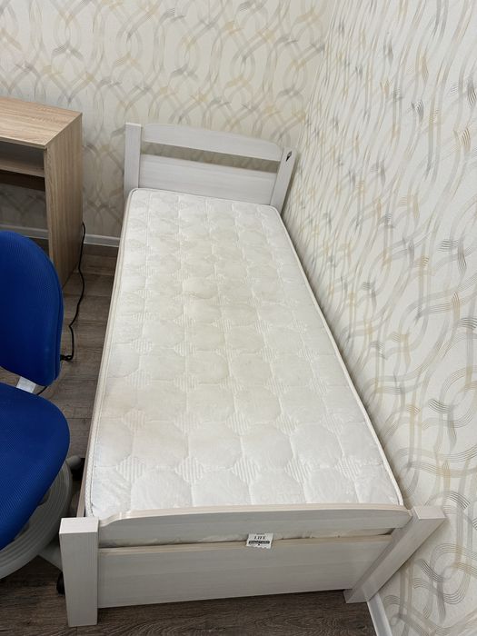 Продам кровать , в хорошем состоянии 1,80 на 80