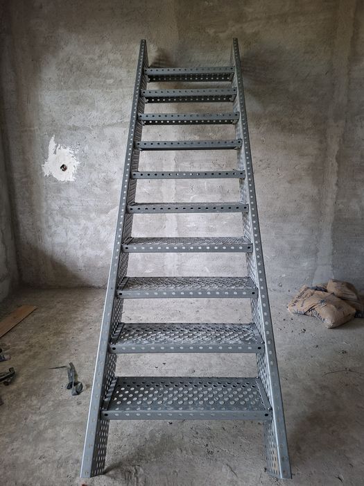 Confectionam scarii metalice zincate exterioare și pentru incendii , p