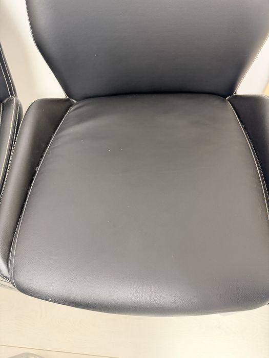 Vand 5 scaune bucatarie