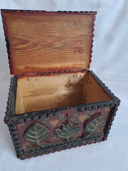 cutie veche lemn detalii tramp art 26/19/18 cm