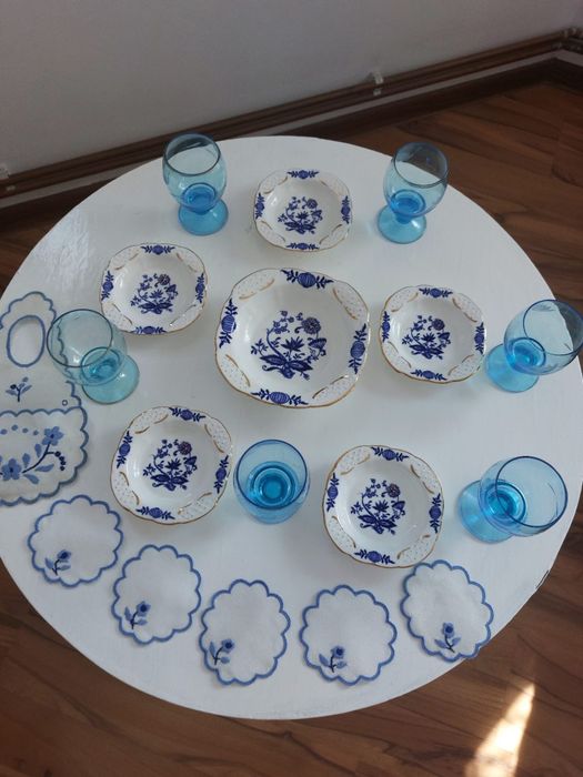 Farfuriuțe porțelan,pahare mici și șervețele broderie