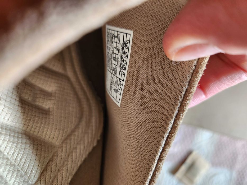 Vand incaltaminte originala in stare imoecabila