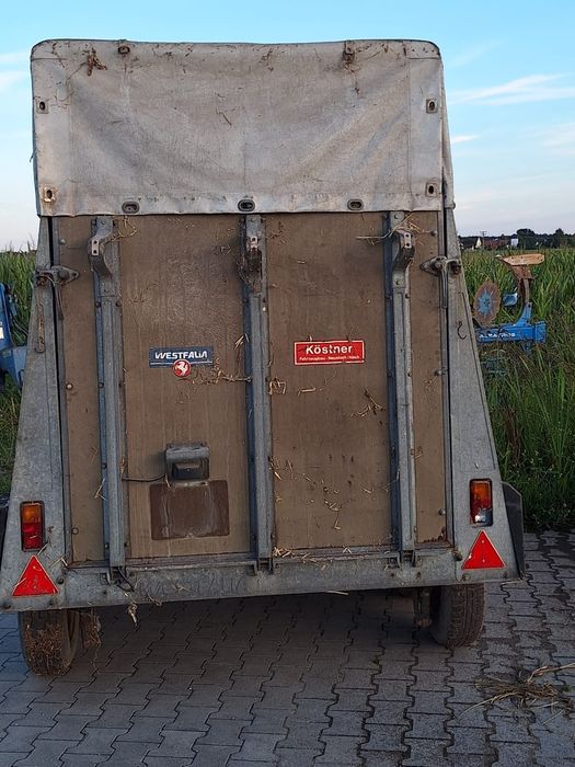 Vând remorcă pentru animale