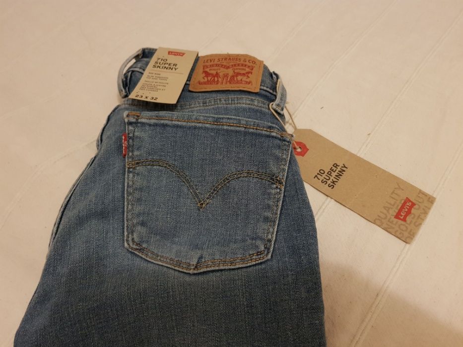 Дамски / детски дънки Levis