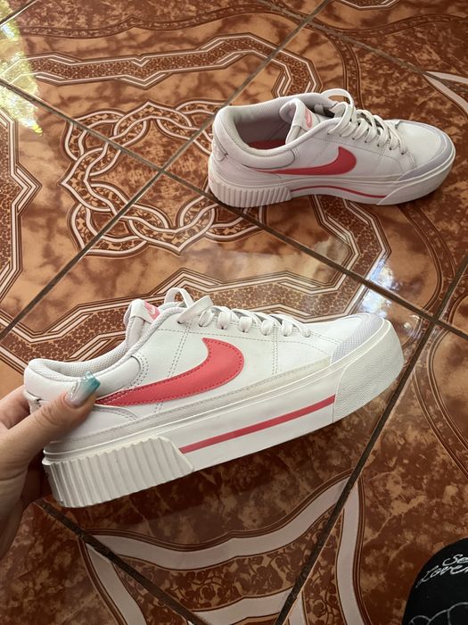 Adidasi nike, purtati de 3 ori, în cea mai buna stare