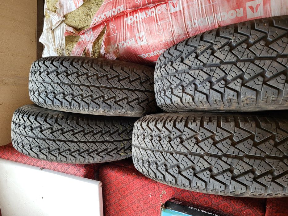 Шосейни гуми 235 75 15