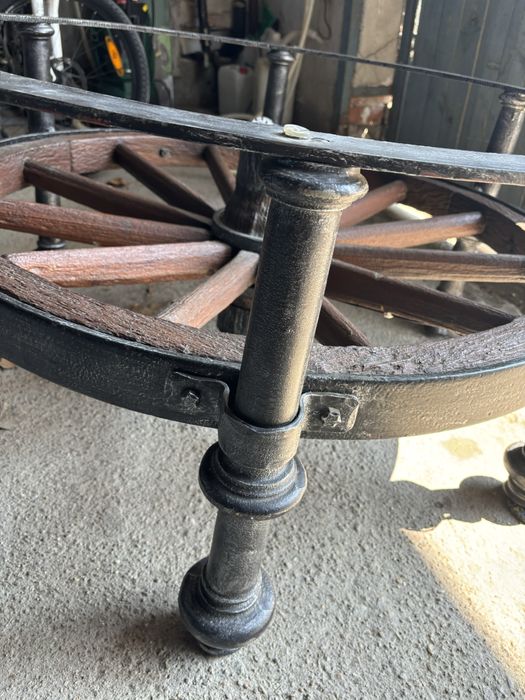 Кръгла маса от ковано желязо