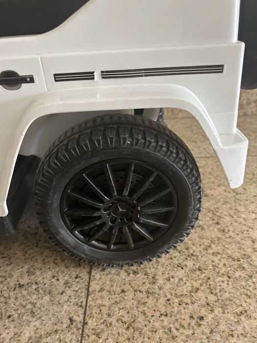 Кола за бутане мерцедес бяла