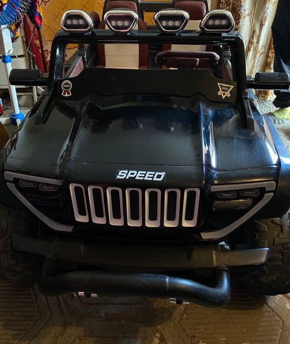 Детская электромашина с пультом управления