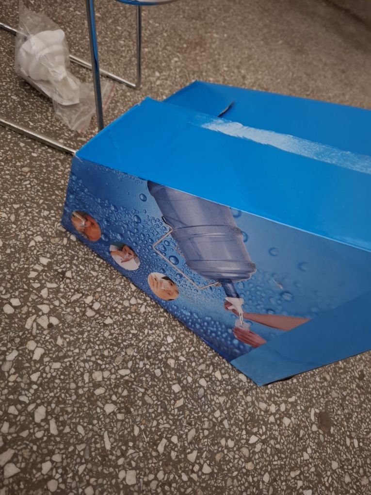 Стойка за вода за 19