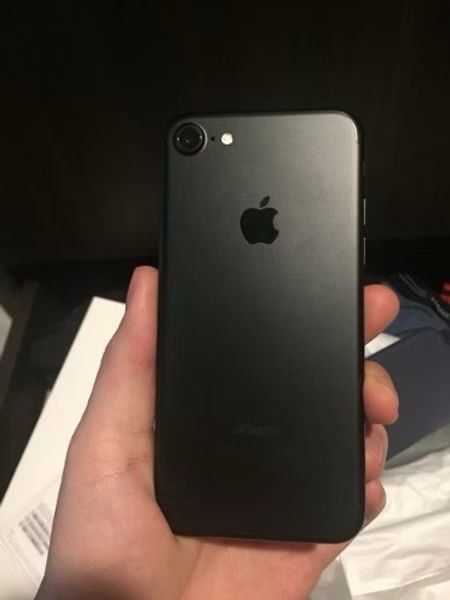 Iphone 7 128 GB ideal.