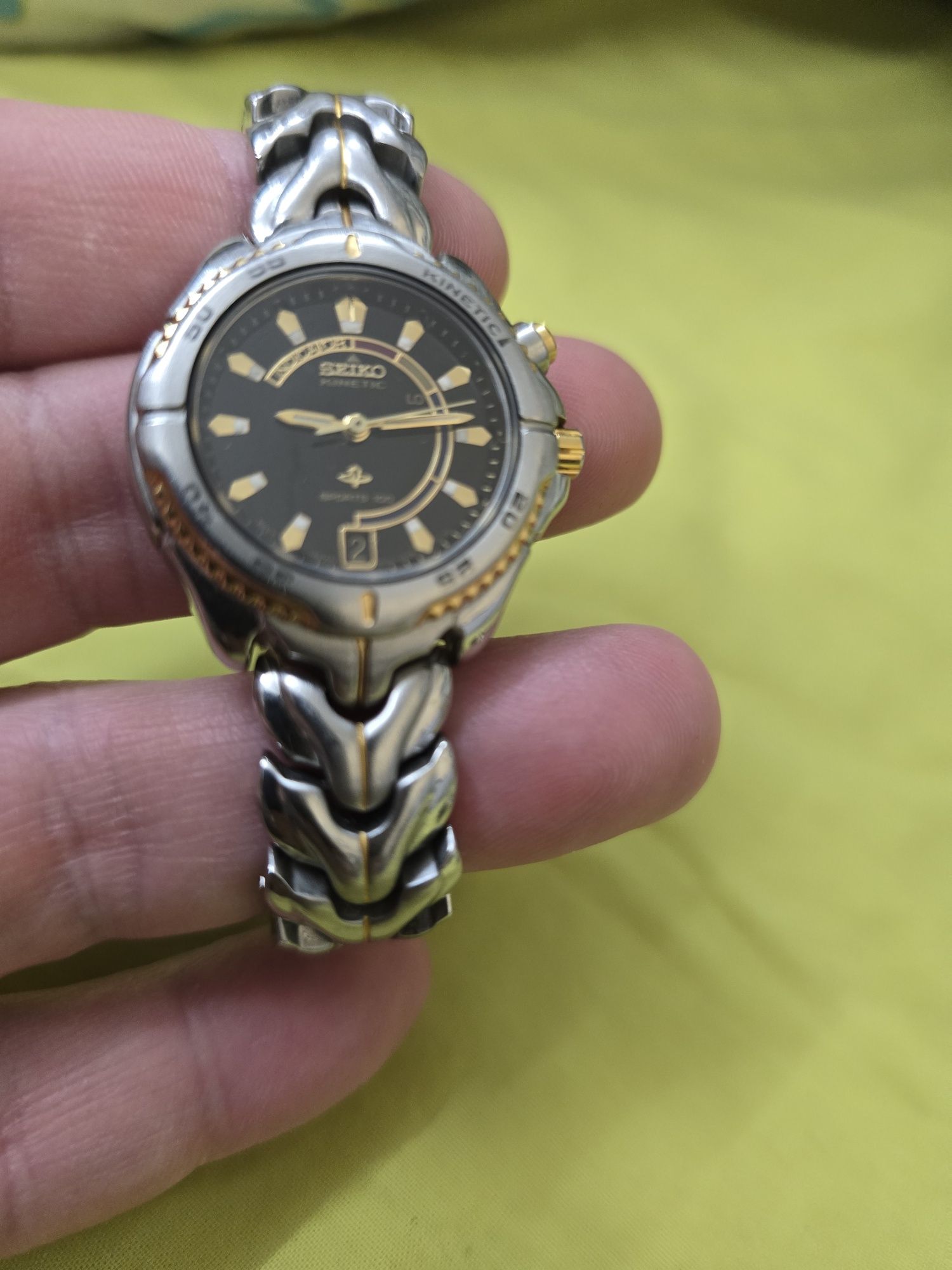 Seiko Kinetic, колекция от два часовника, еднакъв модел дамски и мъжки