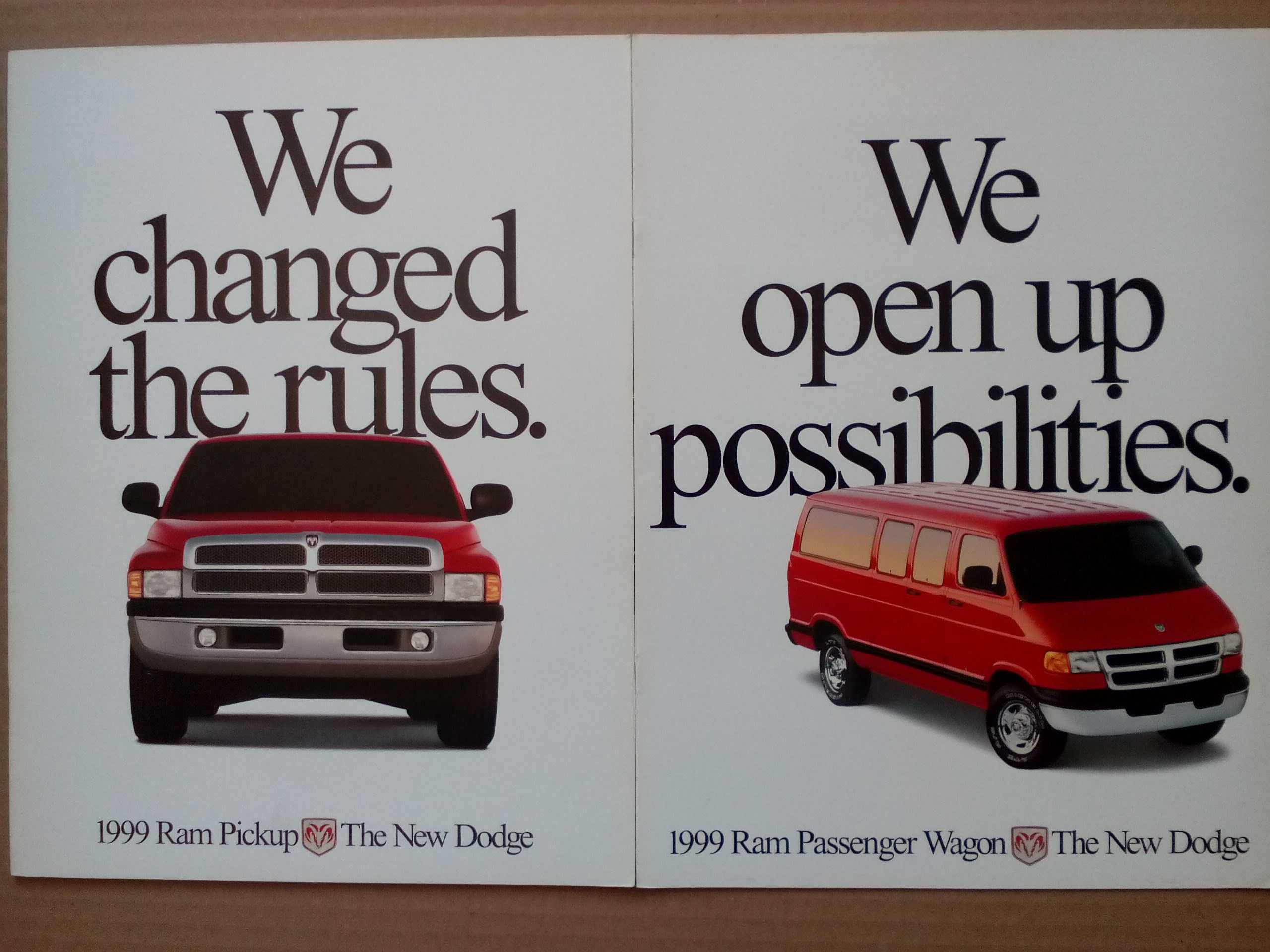 Колекционерски каталози книги списания брошури Dodge Chrysler Ram