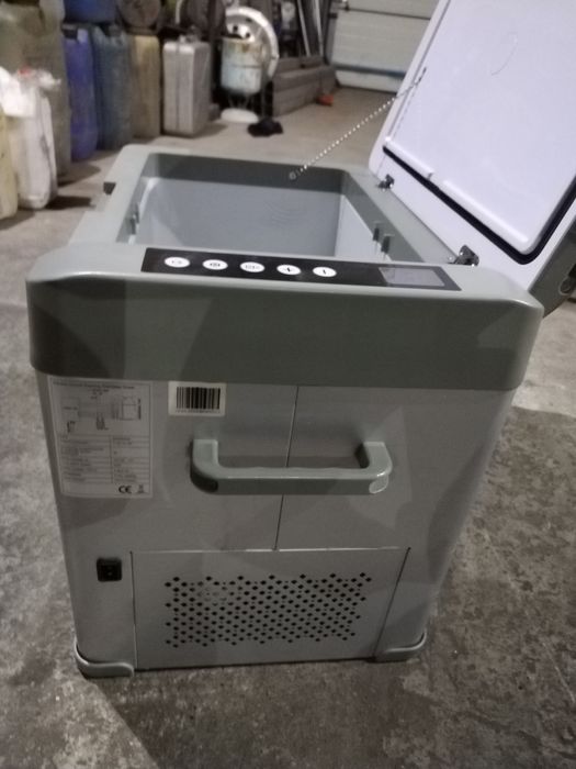 Холодиник 12,24 вольт