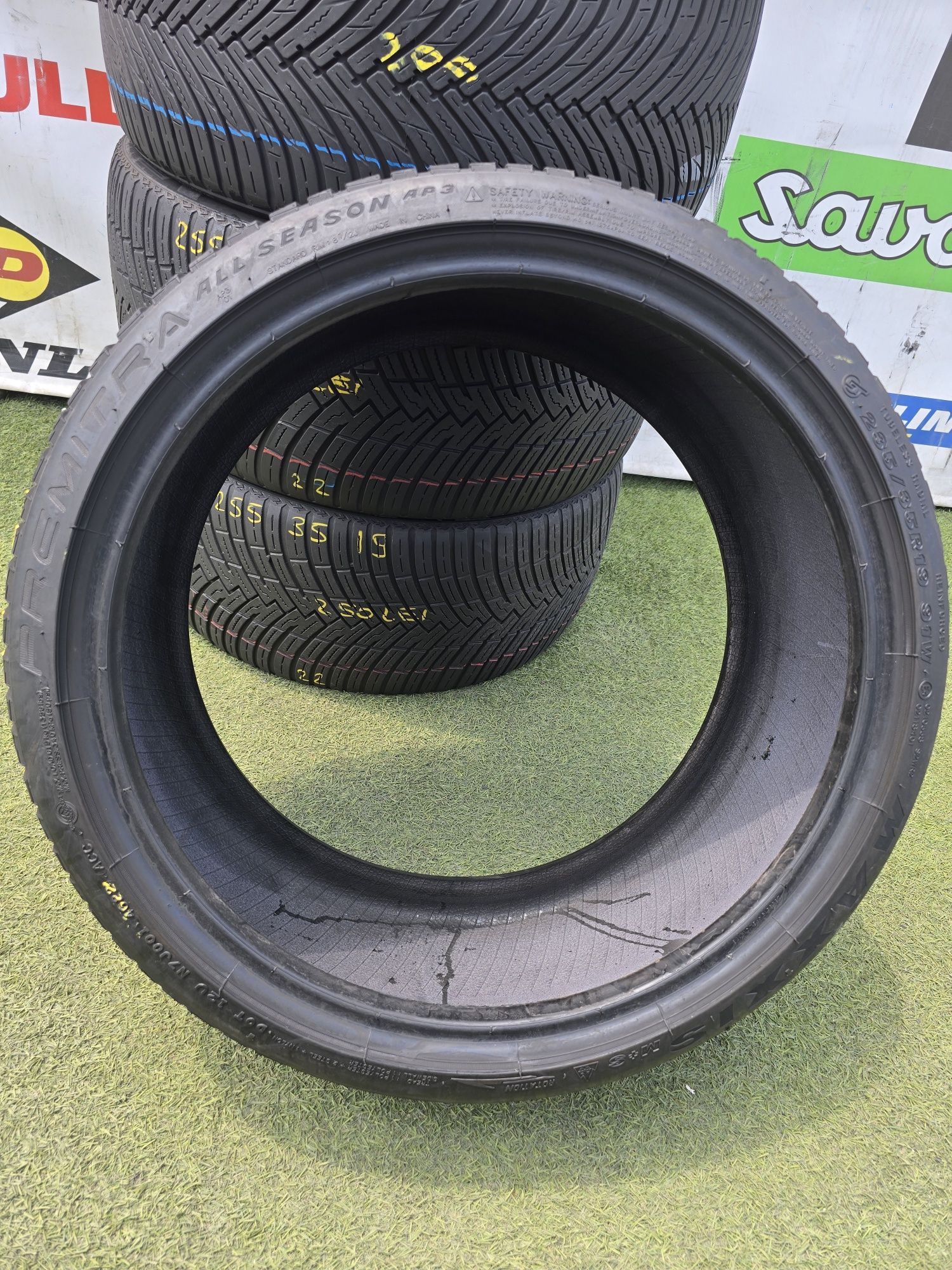 255.35.19 2x maxxis 2x pirelli m+s