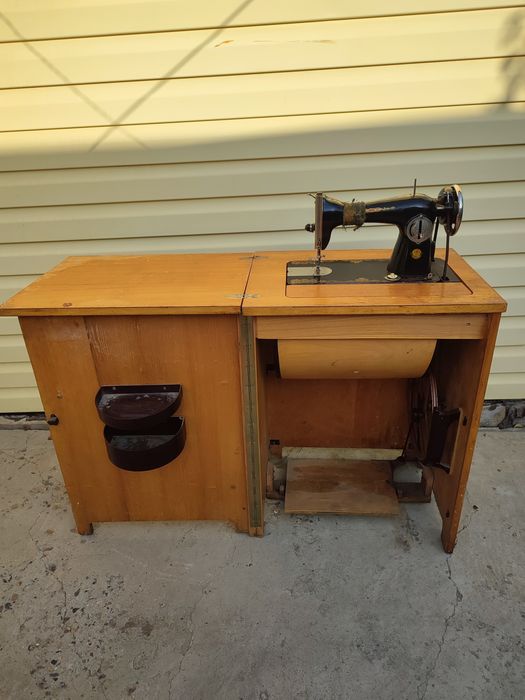 Продам швейную машину.