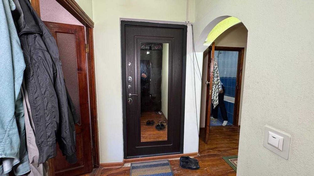 Шахар маркази Асака банк 3 қаватда 2 хонали квартира сотилади.ID: 1443