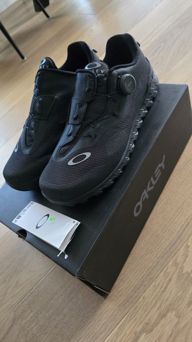 Vând încălțăminte MTB Oakley,  marimea EU45
