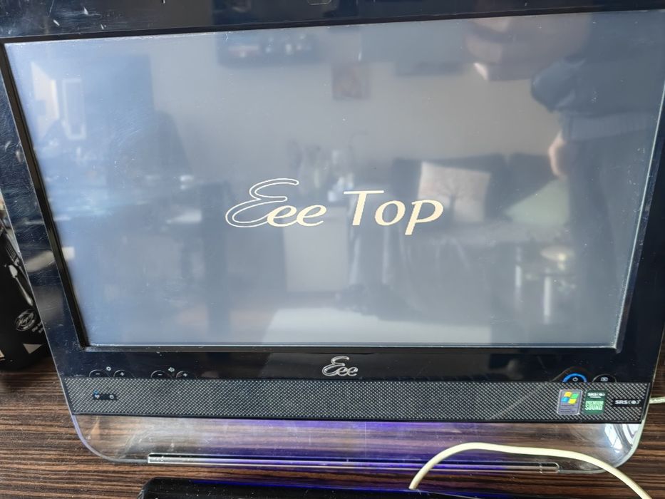 Продавам Asus - две в едно