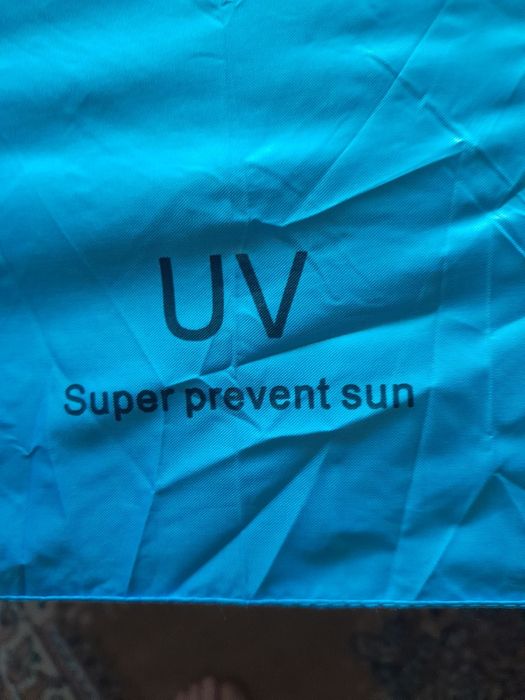 Vând 2 umbrele deschidere automata 20lei bucata