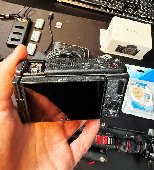 Sony ZV-1 II (Mark 2) + multe accesorii! Cameră de vlogging ZV1-M2