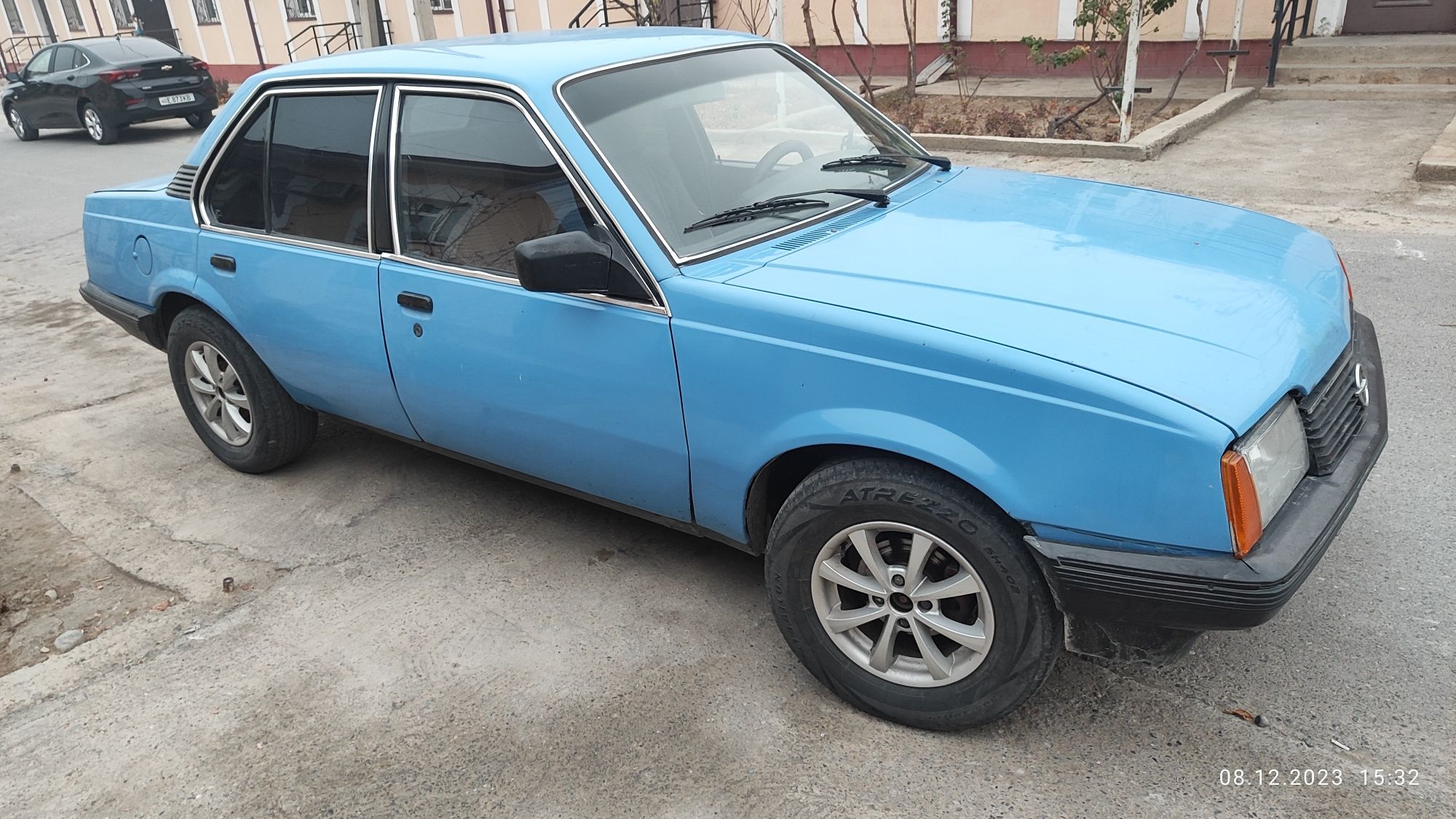 Opel Ascona sotiladi