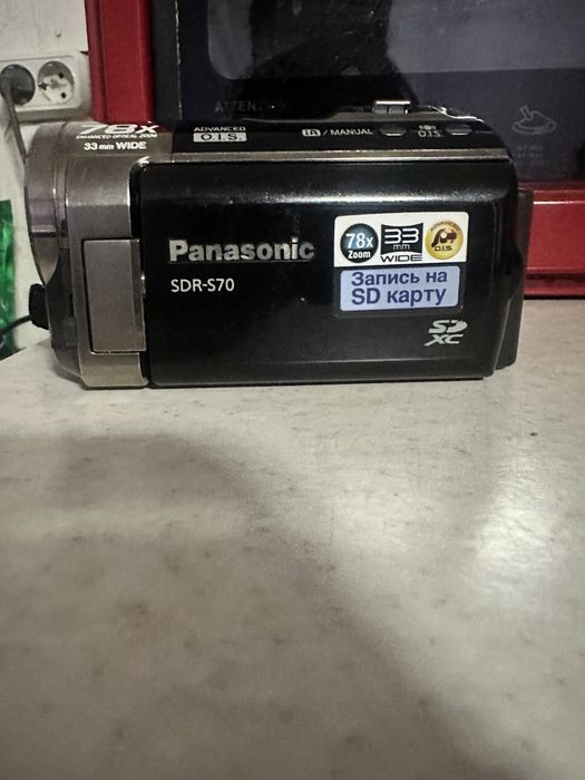 Продаю видеокамеру panasonic sdr-s70  без зарядного устройства.