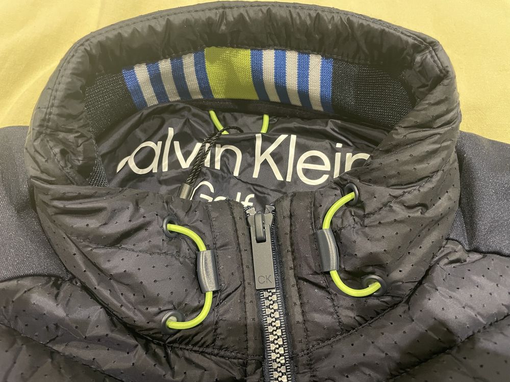 Продавам Страхотно яке ck Calvin Klein 17 Mile Drive Hybrid Jacke Navy