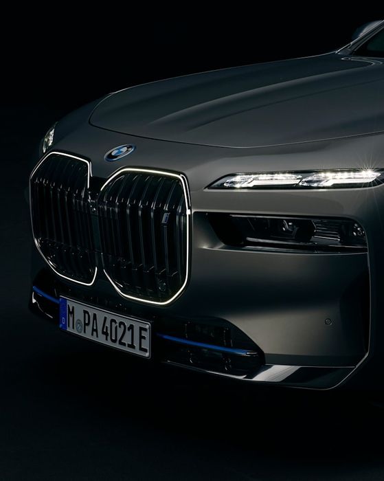 Vând 2 seruri faruri CRISTALE  BMW Seria7 +Grila ICONGlow  M luminata