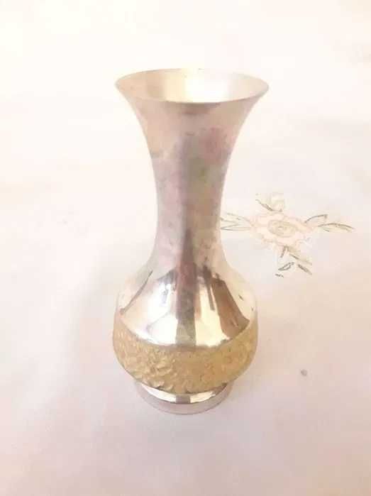 Vaza din bronz     .