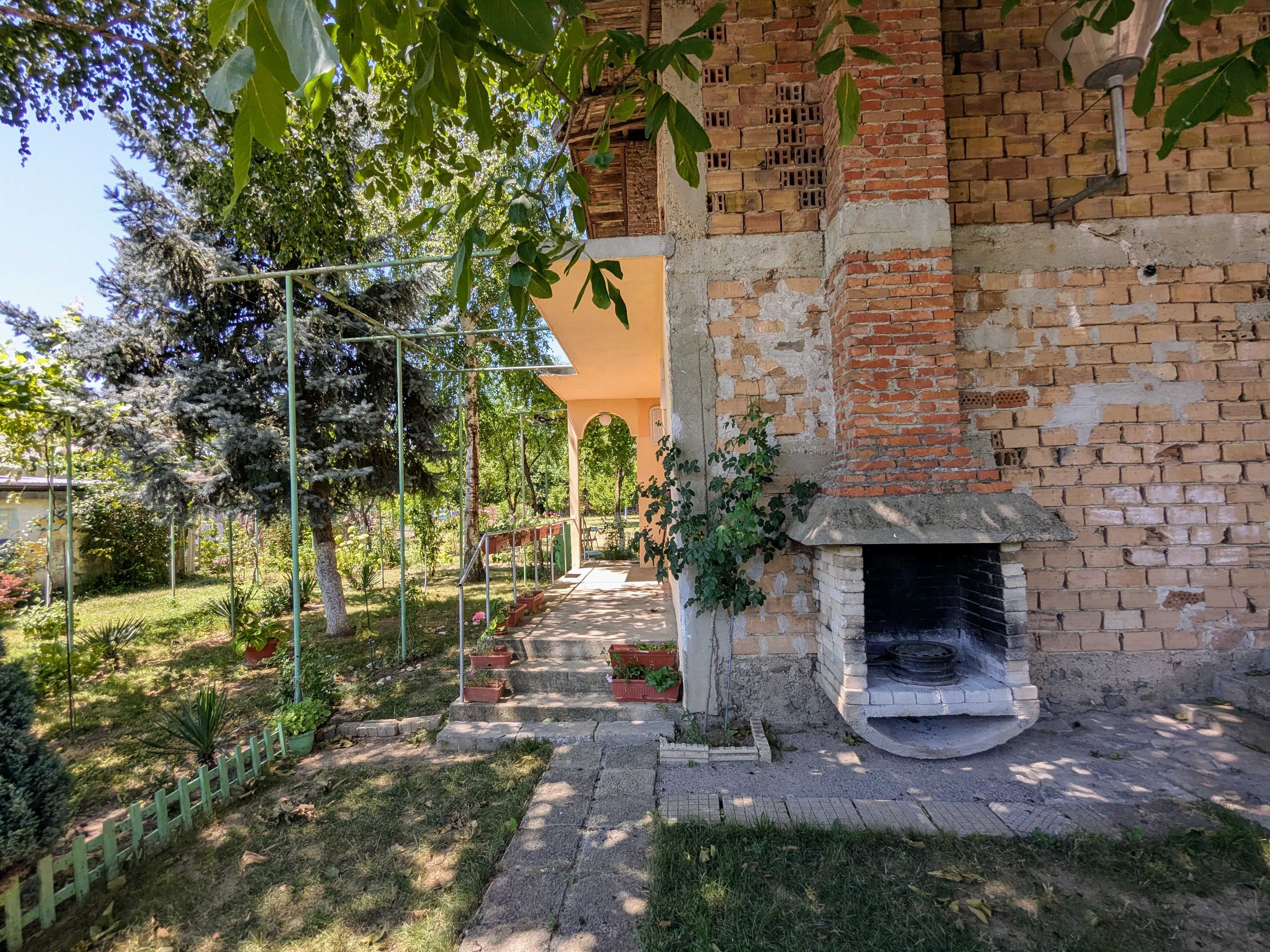Двуетажна къща за продажба в с. Боздуганово, обл. Стара Загора