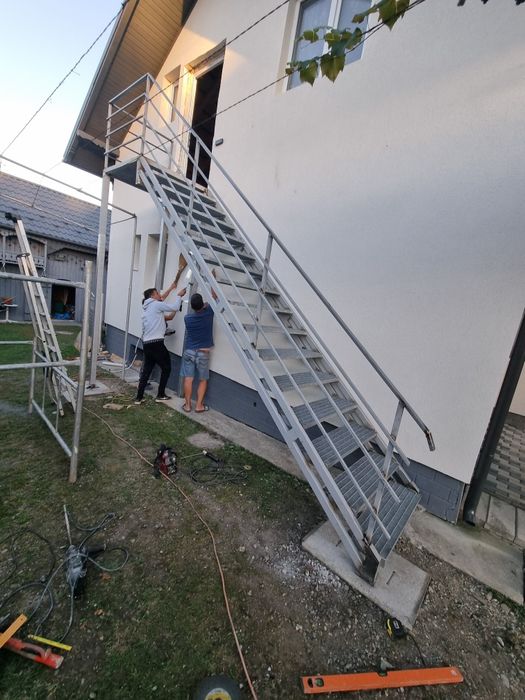 Scări metalice exterior