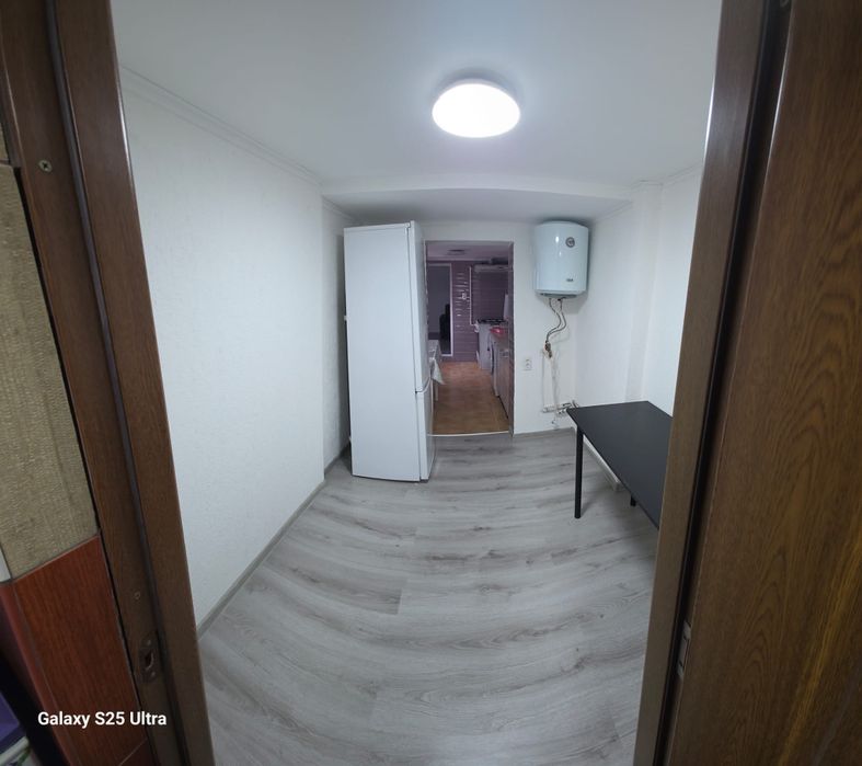 Inchiriez garsoniera la curte sect 2 singuri in curte