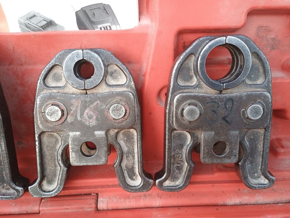 Bacuri sertizare th 16, 26,32 cutie încărcător și baterie rothenberger