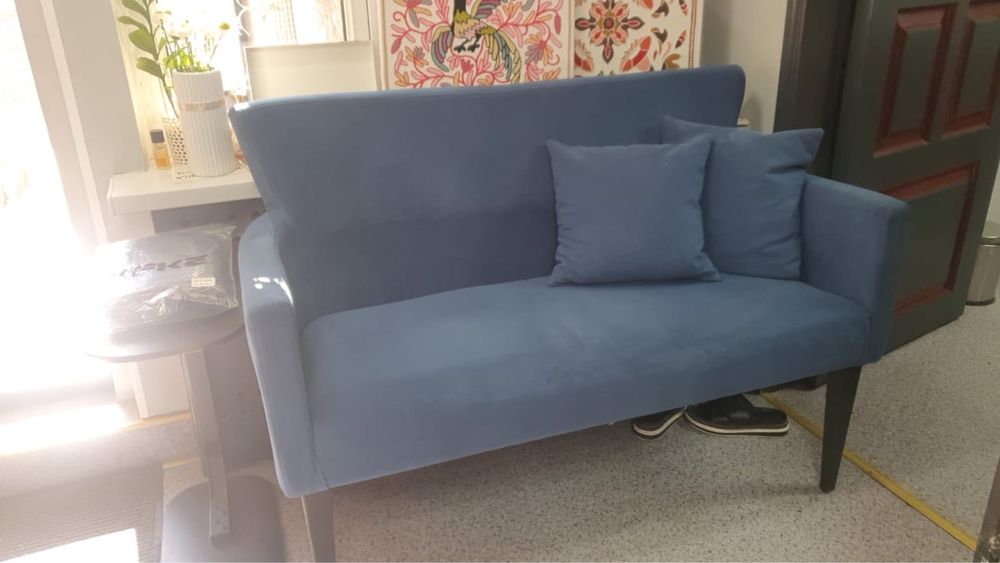 Диван, пуфик, манекен, подставка под вешалки