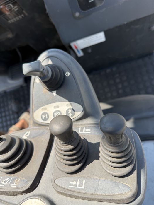 De vanzare sau da inchiriat Stivuitor Still 5 Tone