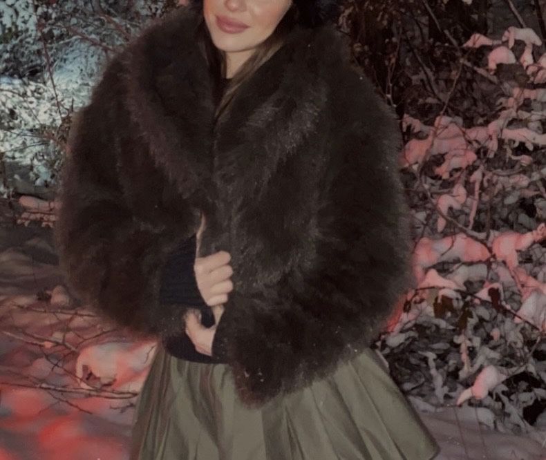 Пухено якенце в кафяв цвят