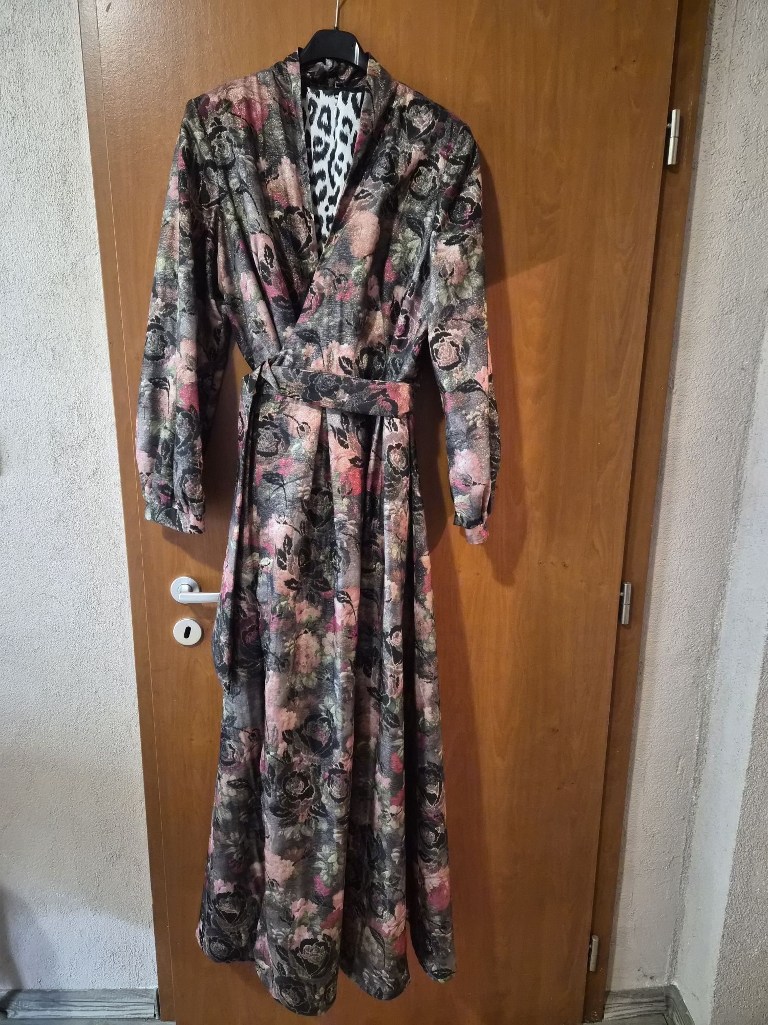 Рокля alessa,Balmain  и рокля caramels