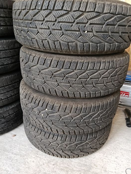 Vând cauciucuri de iarna 205 55 R 16