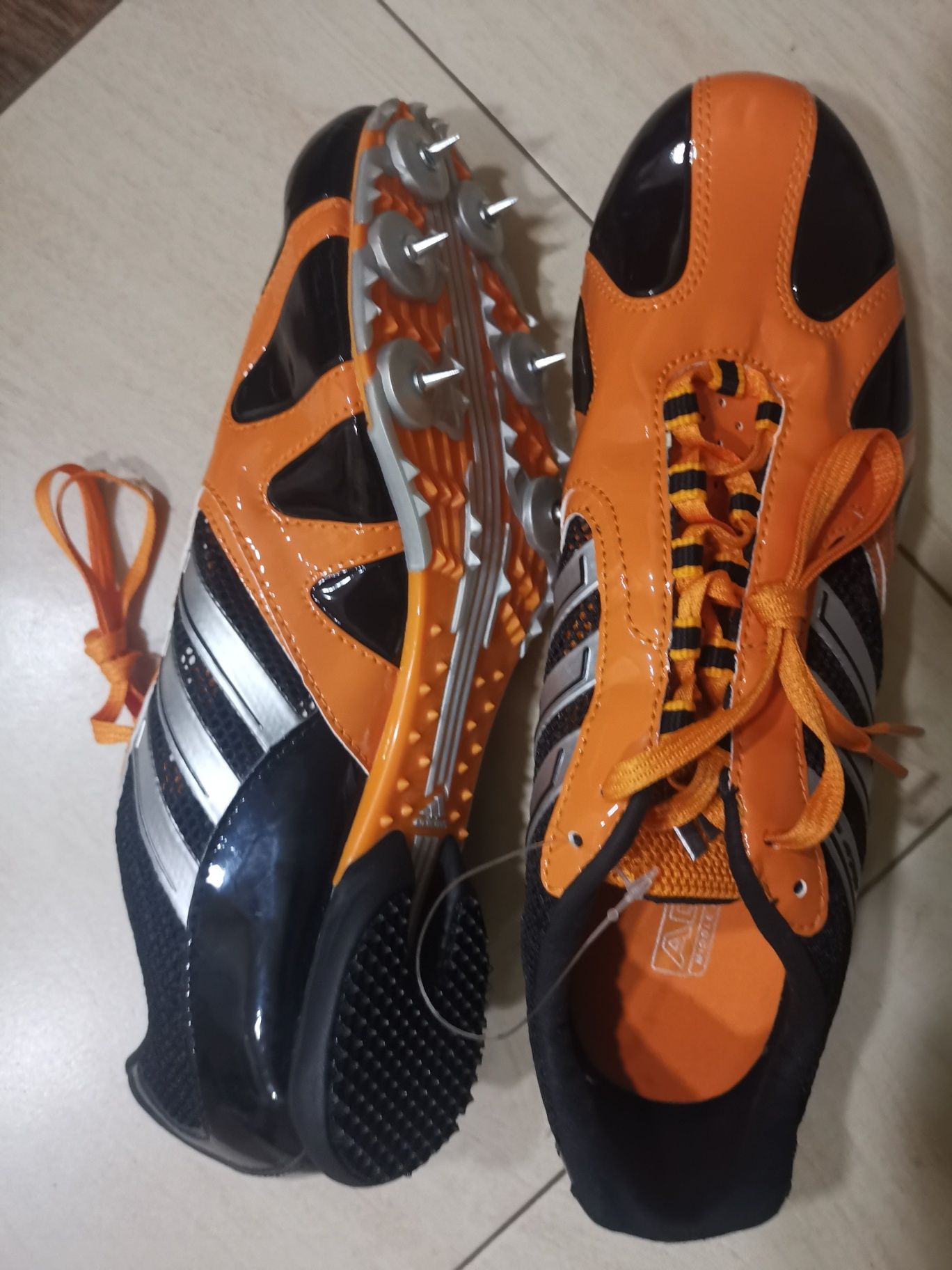 Нови, Оригинални Шпайкове Adidas, за скокове и спринт