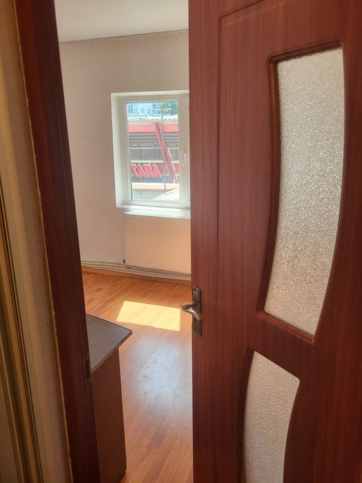 Închiriez apartament