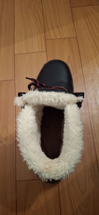 продаётся зимняя спецботинка