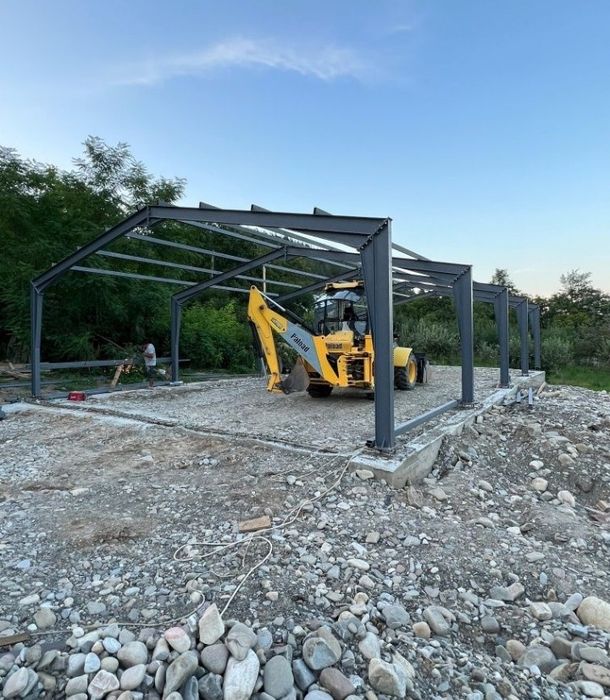 Vând hală metalică 10 x15