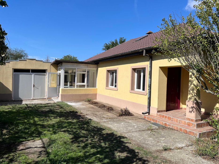 RACARI - Ghergani - casa + teren arabil de vanzare