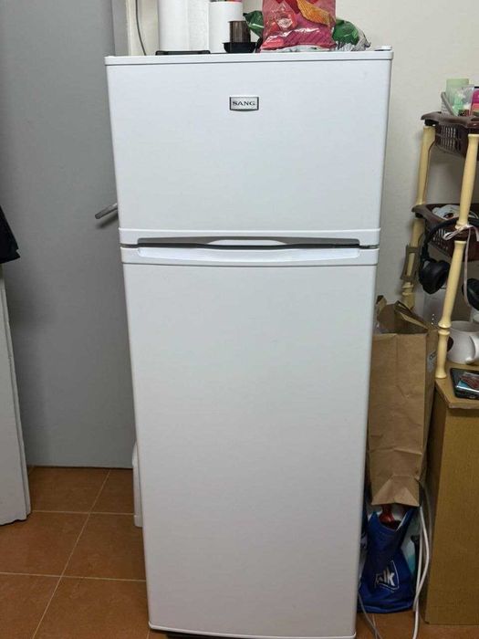 Продаваме хладилник