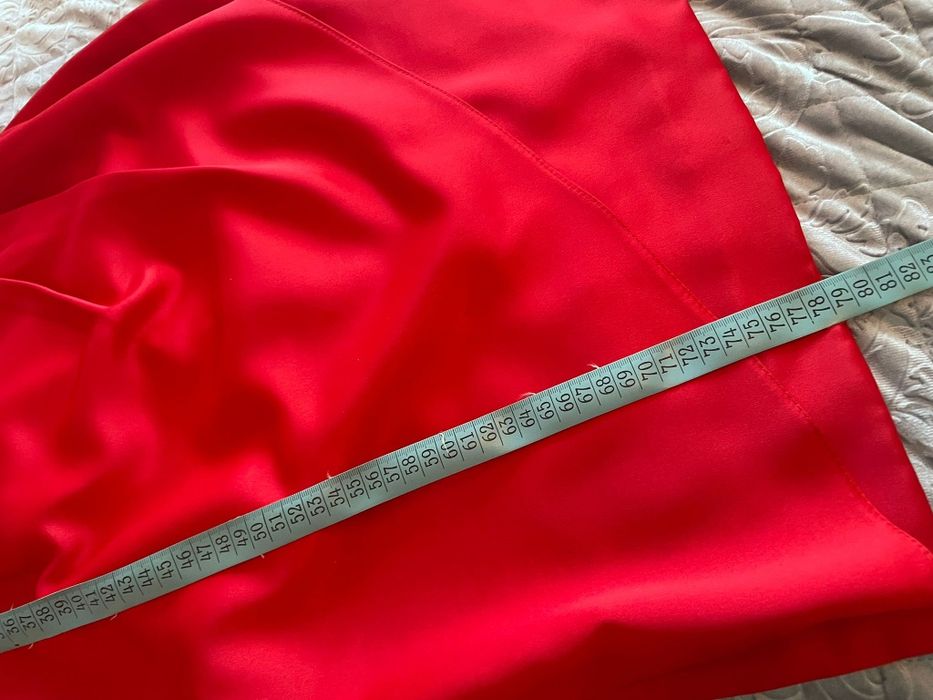 Vand rochie fără bretele din satin mărime 38