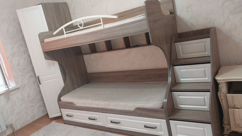 Двухьярусная кровать