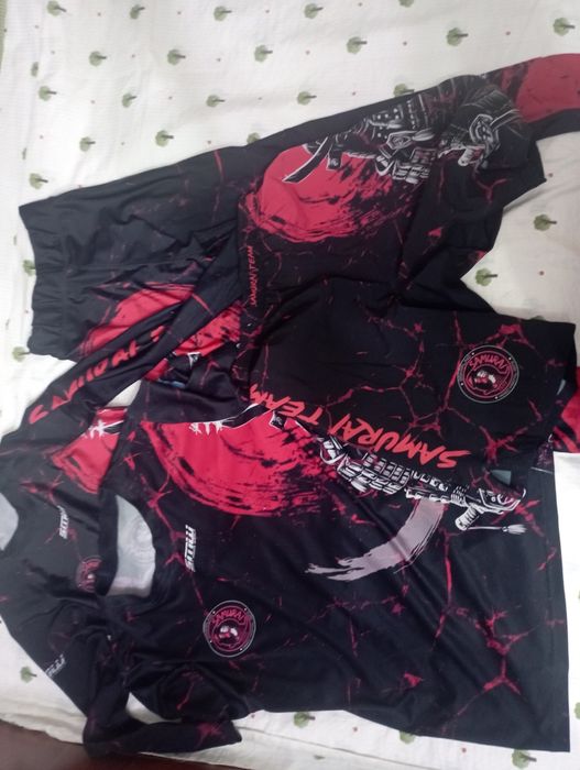 Продаю спортивный коплект