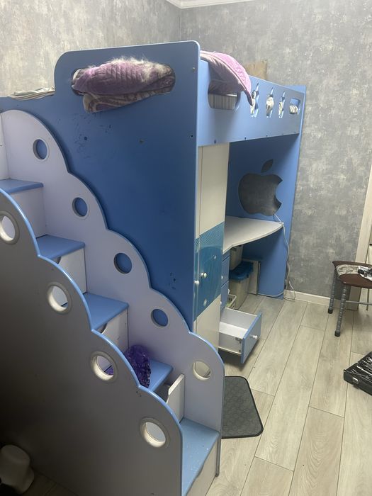 Продам кровать стол